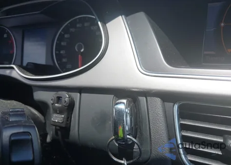 2013 Audi A4 2.0T Premium z USA, uszkodzony, nr VIN WAUAFAFL8DA181467